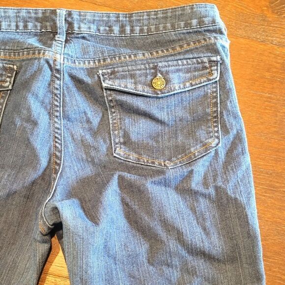💙3 for $30💙 Old Navy Flare Leg Medium Wash Jeans 14 - Picture 3 of 6